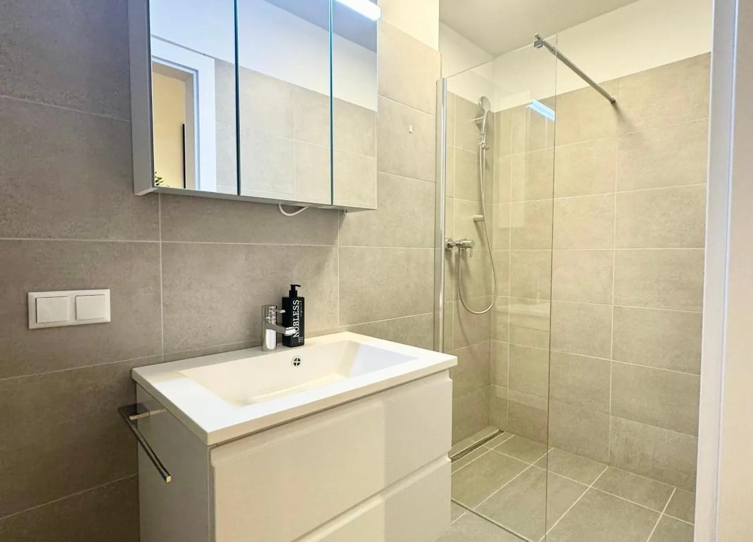Apartment Wohnung Mit Balkon Vienna